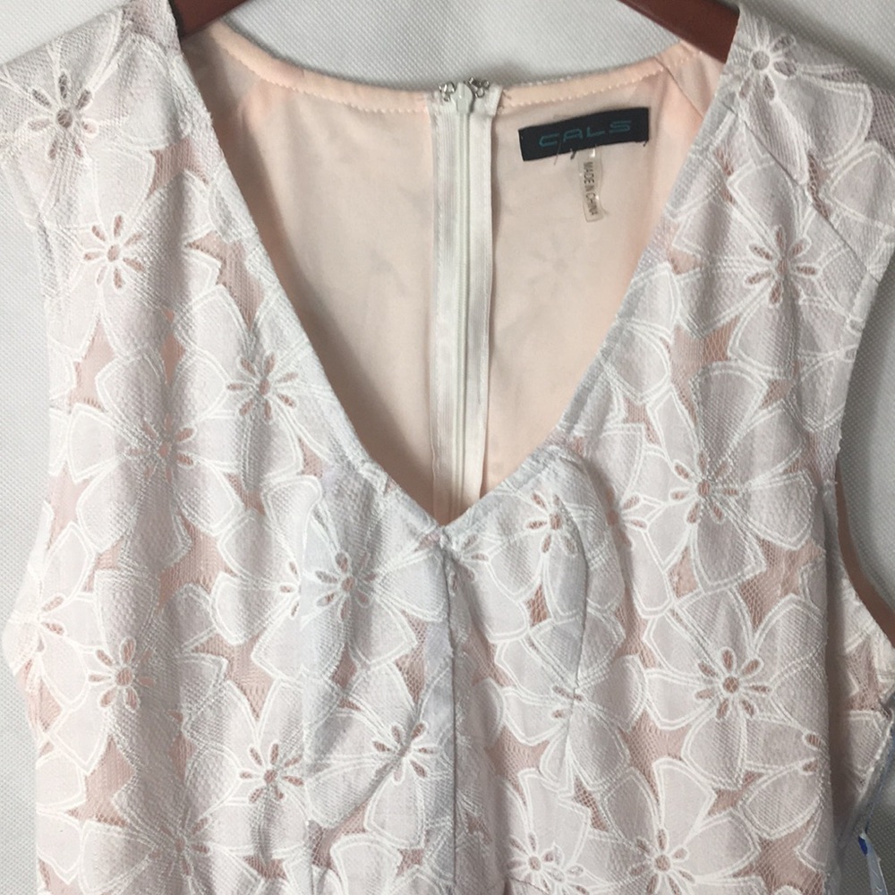 CALS White Floral Dress Size Large - Picture 2 of 5